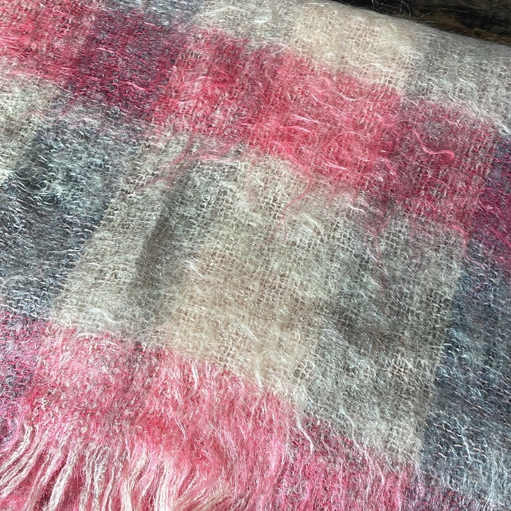 Hudson Bay vintage 100% mohair made in Scotland scarf/shawl RARE AND BEAUTIFU! - Picture 5 of 17